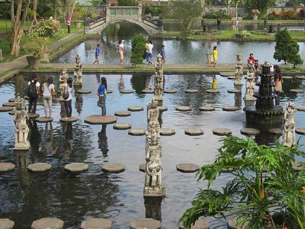 Stepping stone around Tirtagangga pond.