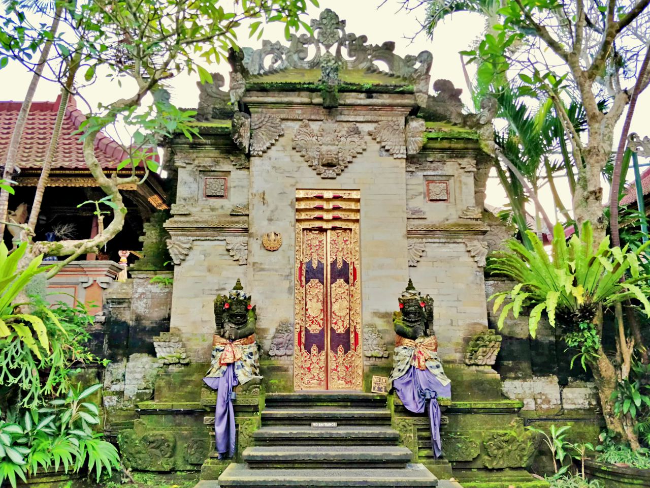 balinese entrance gate