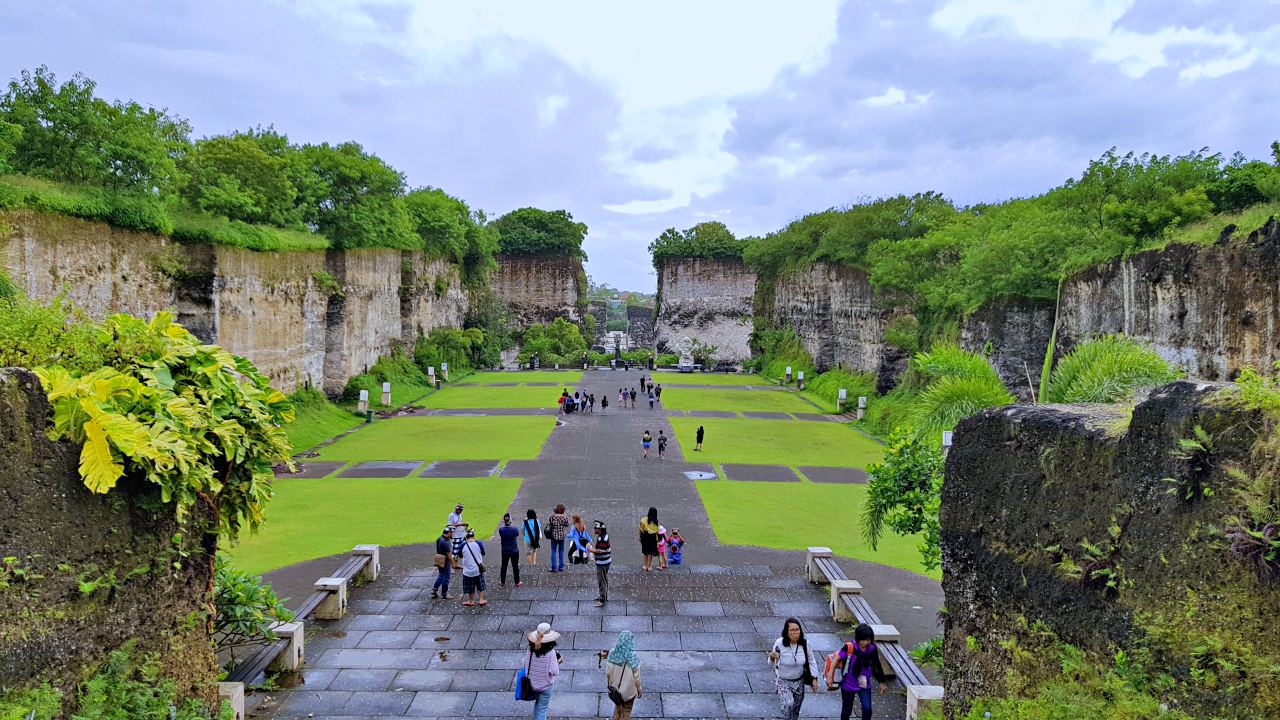 Lotus Pond Garuda Wisnu Kencana