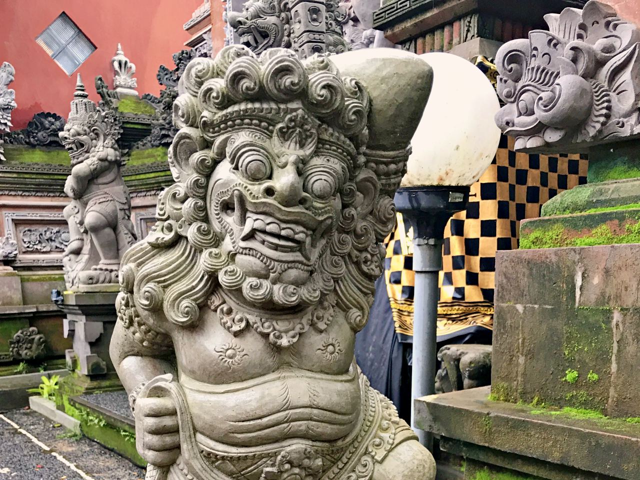 statue in ubud palace