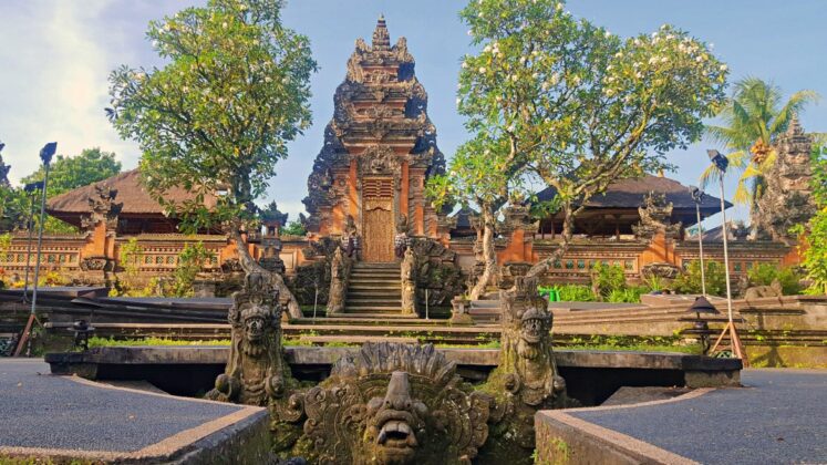 Ubud Palace Attraction & Dance Performance Ticket - IdeTrips