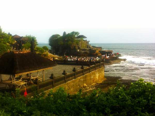 tanah lot temple