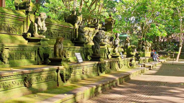 ubud monkey forest hindu statues