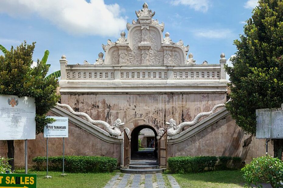 Taman Sari Yogyakarta Entrance Fee & Attraction - IdeTrips