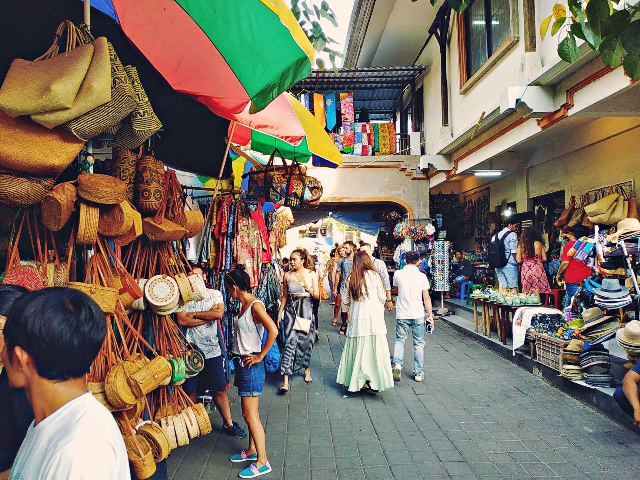 ubud art market souvenir shops