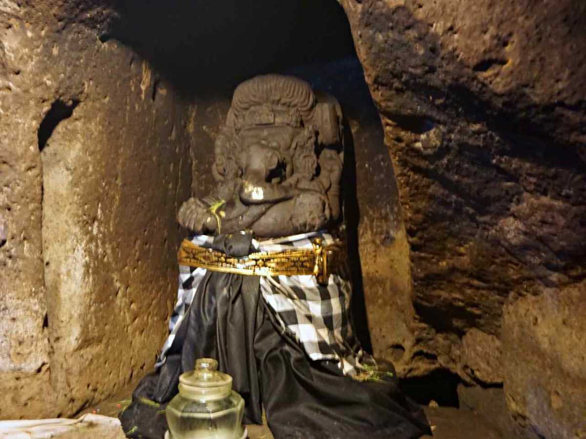 Wisata Goa Gajah Paduan Hindu & Budha Abad 11 IdeTrips