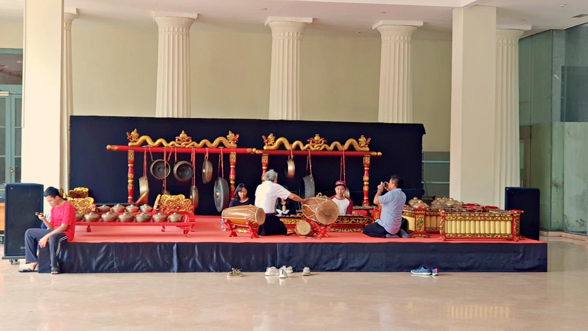 Indonesia traditional music instrument gamelan 