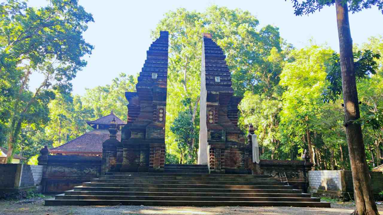 Giri Salaka Temple 