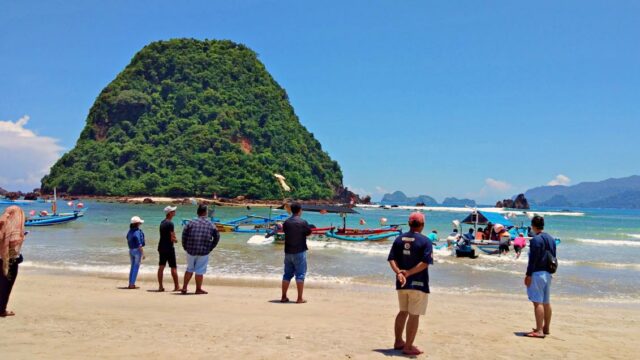 Red Island Beach Banyuwangi Water Activities Idetrips