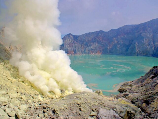 Ijen Aciditic lake