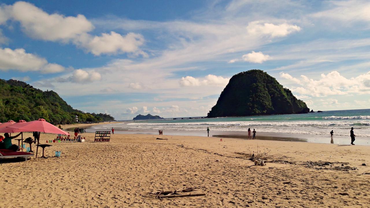 red island beach shoreline