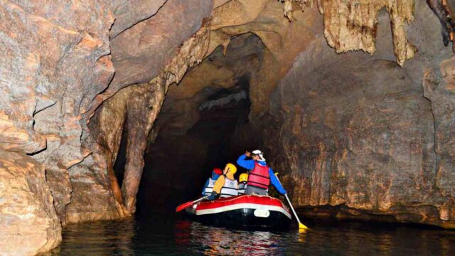Rafting in pindul cave