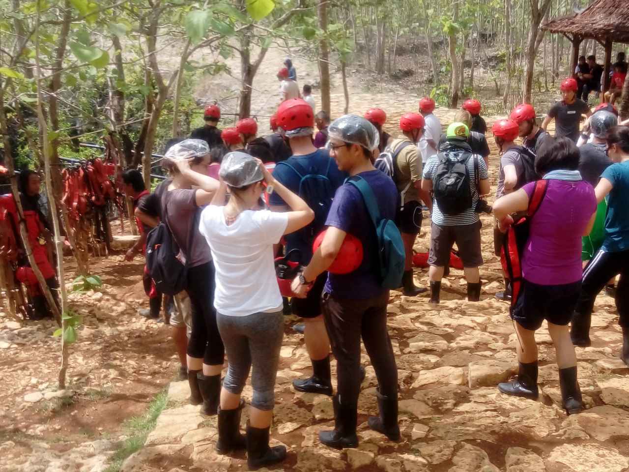 jomblang cave tour participants 