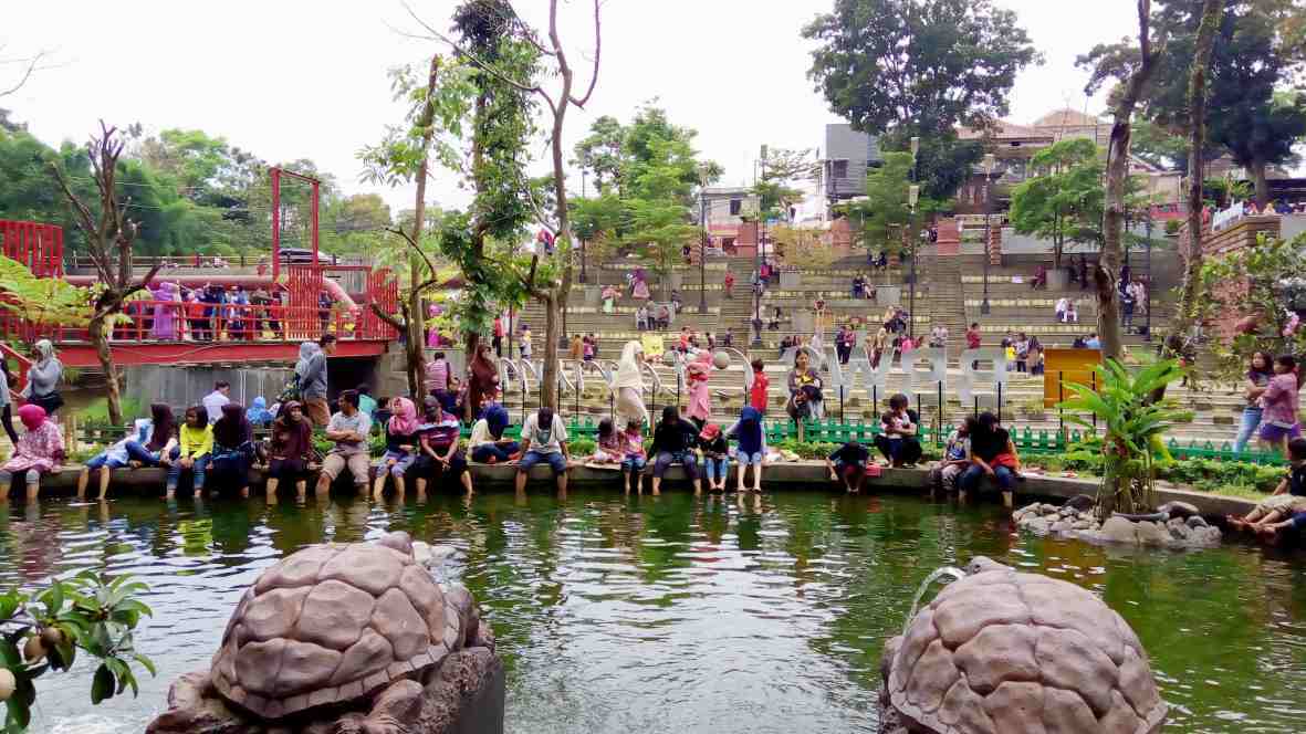 fish therapy in cikapundung