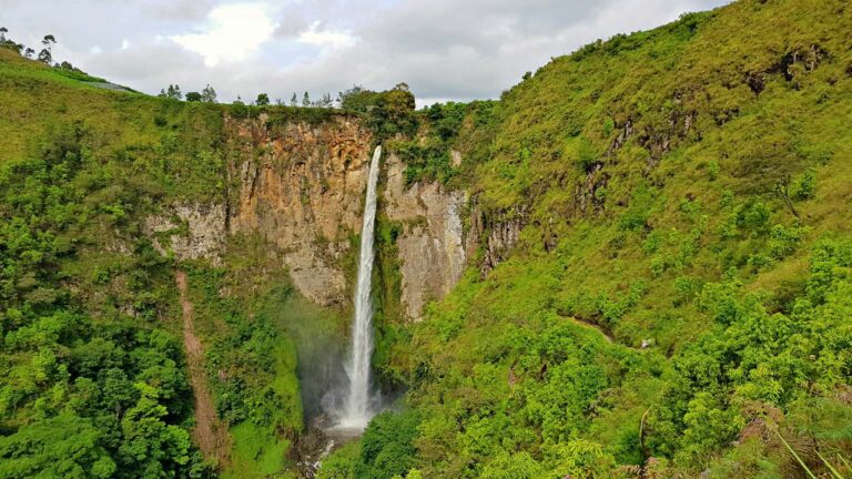 Sipiso-Piso Waterfall