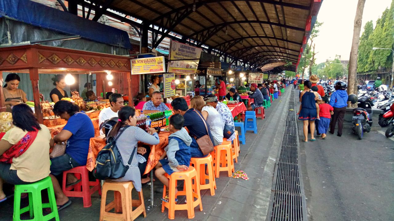 Cheap food in pasar senggol gianyar