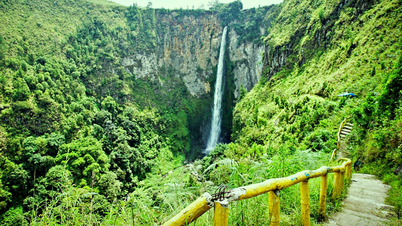 Hundred of stair to the bottom of Sipiso-Piso Waterfall