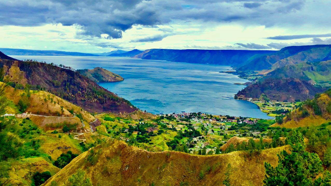 lake toba scenery