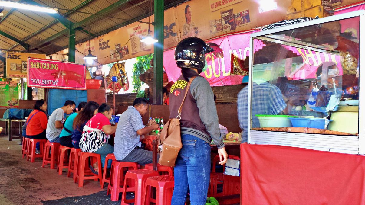 Kreneng night market suckling pig stall