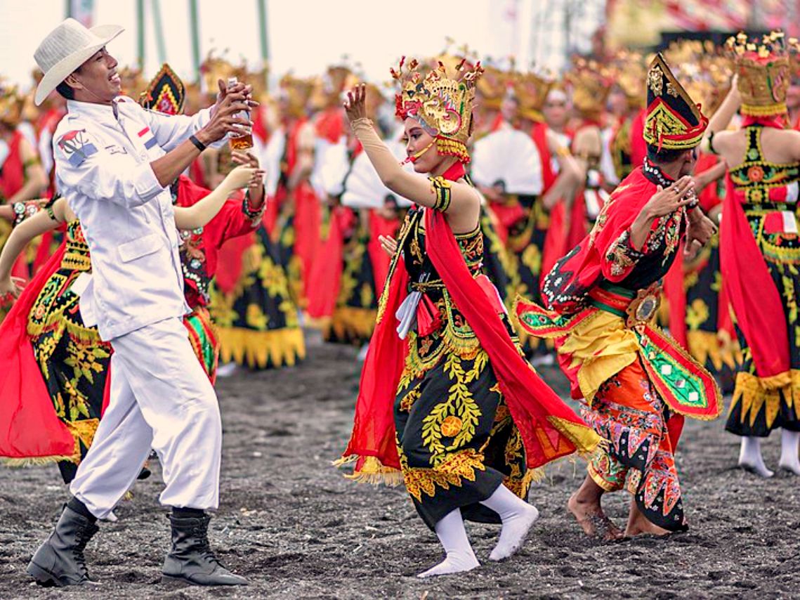 Gandrung dance, Banyuwangi Ethno Carnival