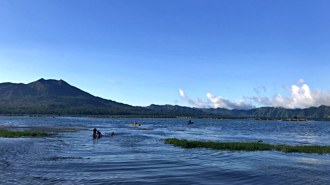 Fishing in lake batur