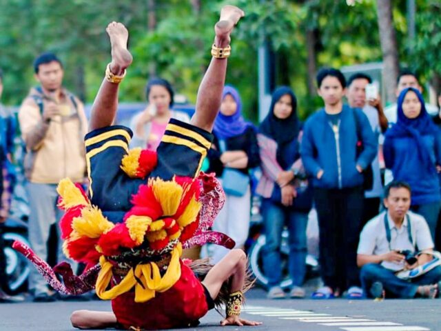 reog dance street performer Jogja International Street Performance 