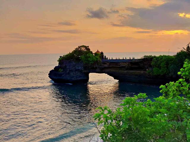 Batu bolong temple
