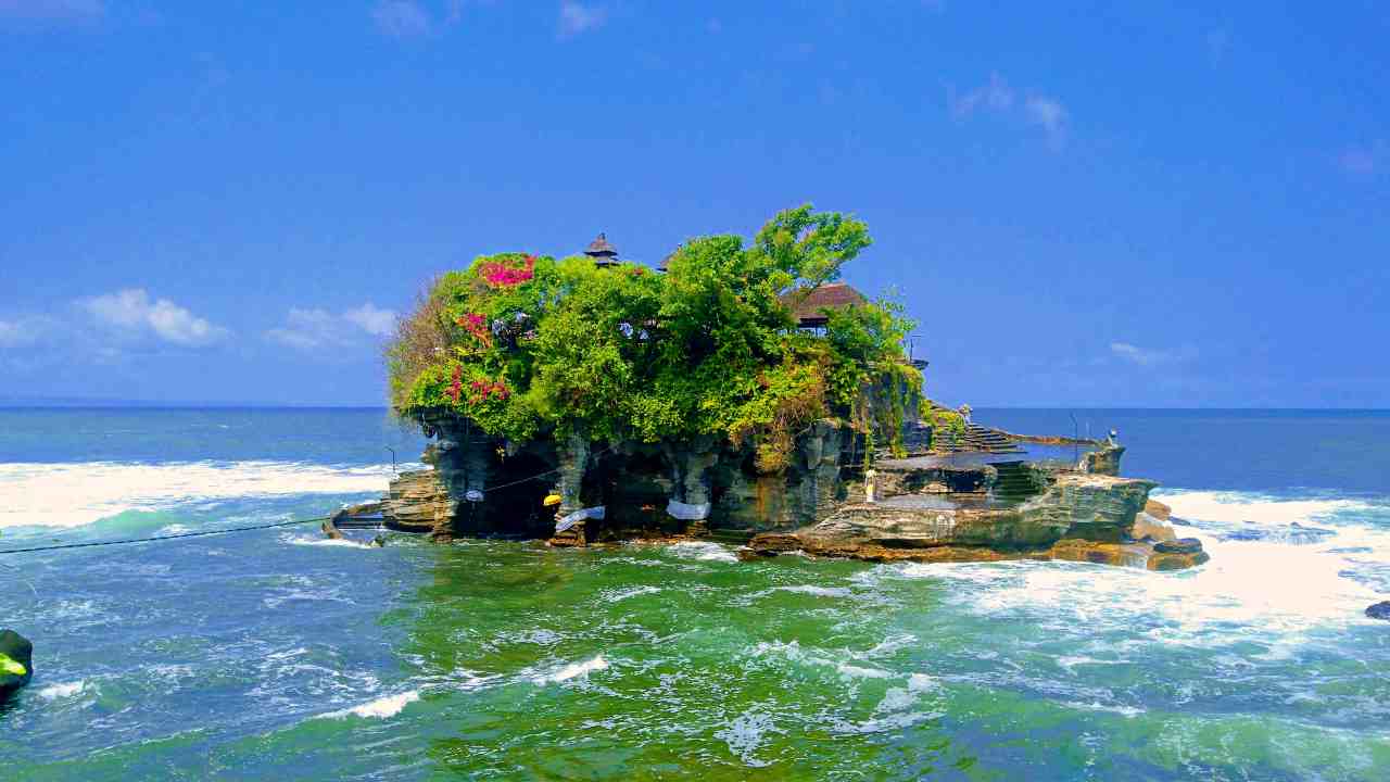 tanah lot temple inaccessible 