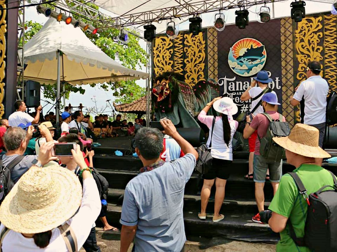 barong dance performance