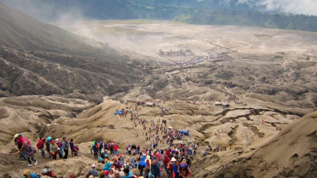 Locals and tourist going to the crater 