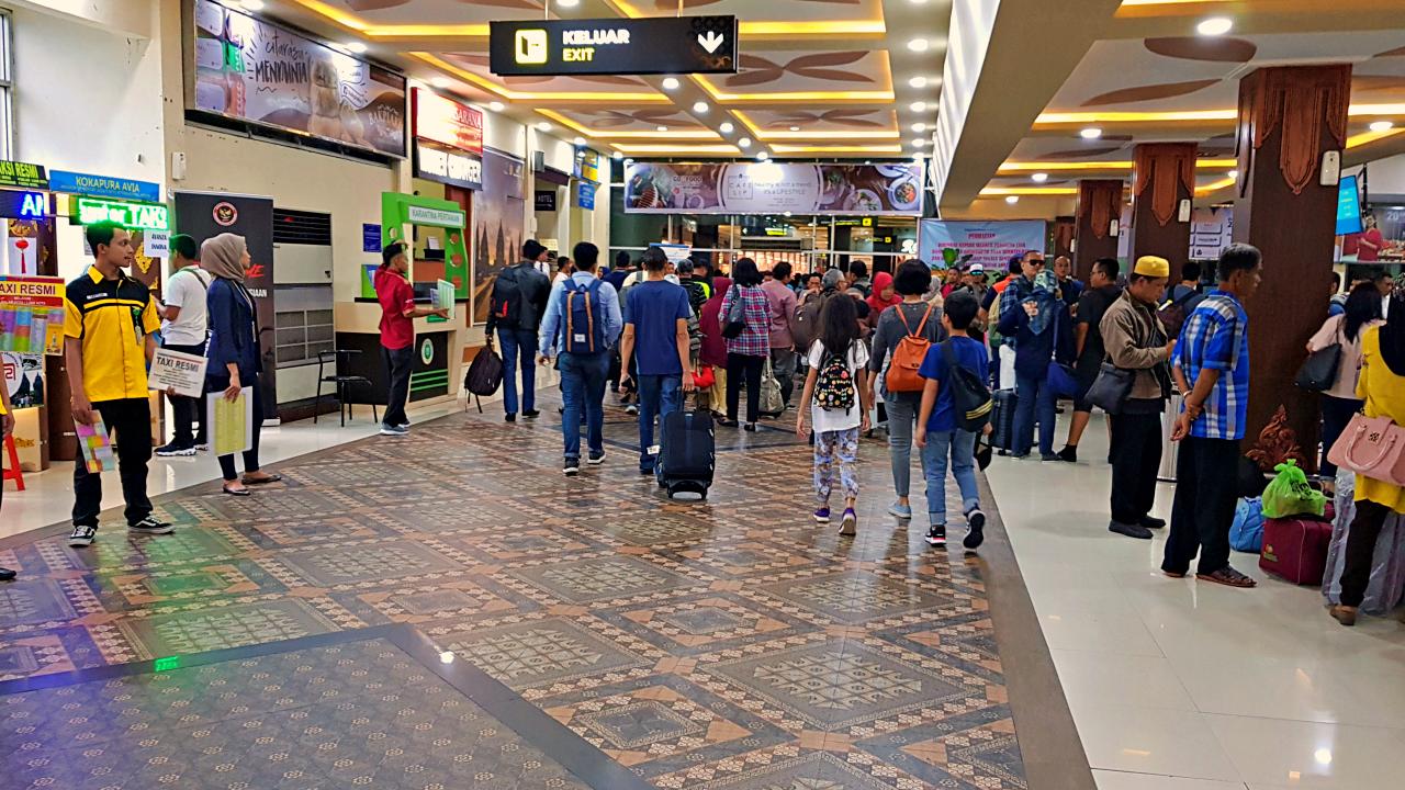 passenger arriving at yogyakarta airport