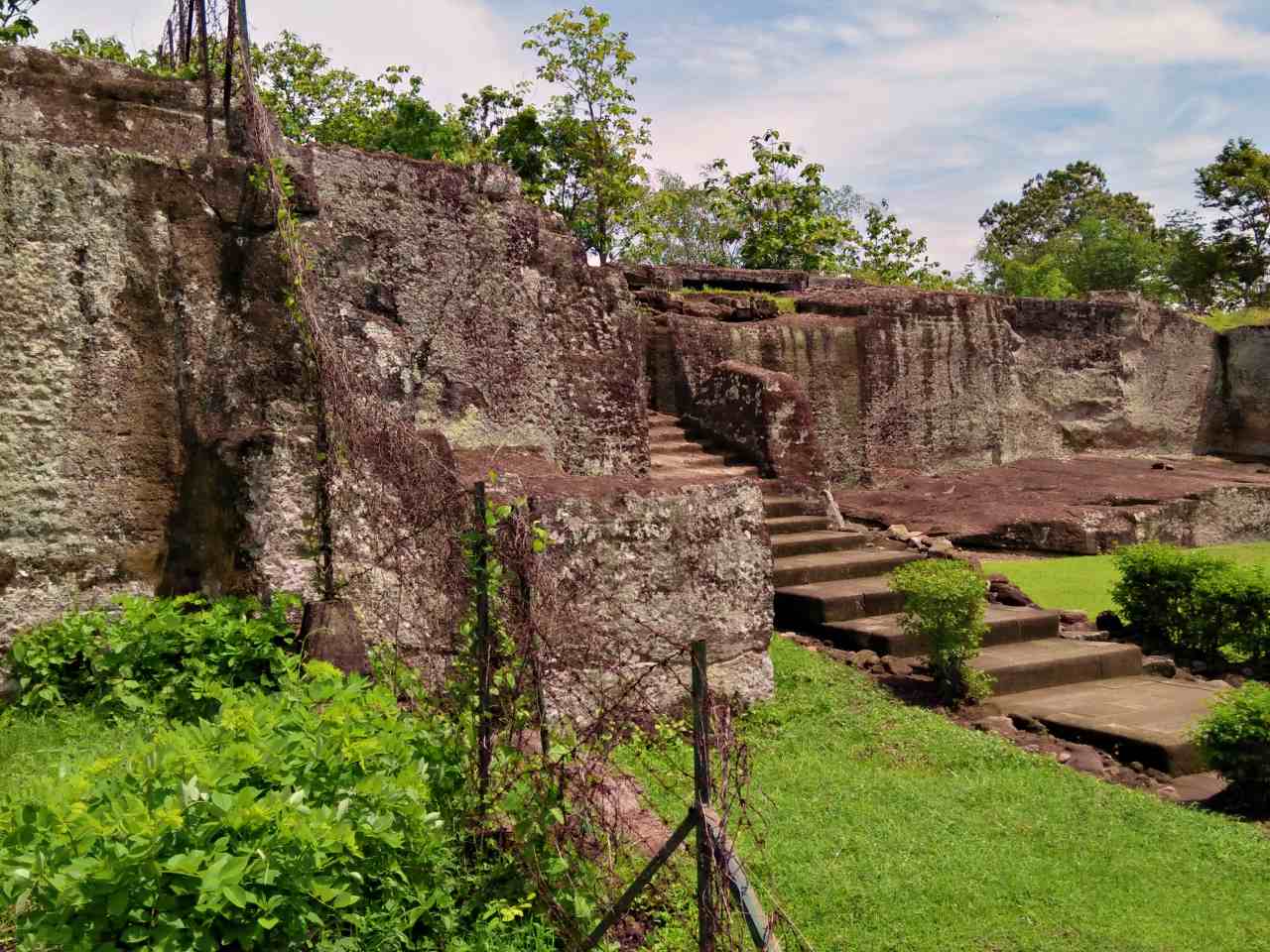 the remaining structure at boko palace 