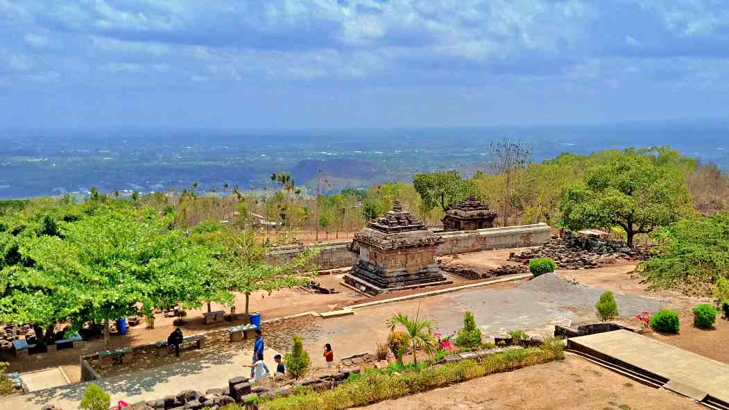 the lower part of candi ijo