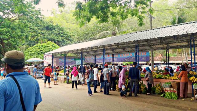 baron beach fruit market
