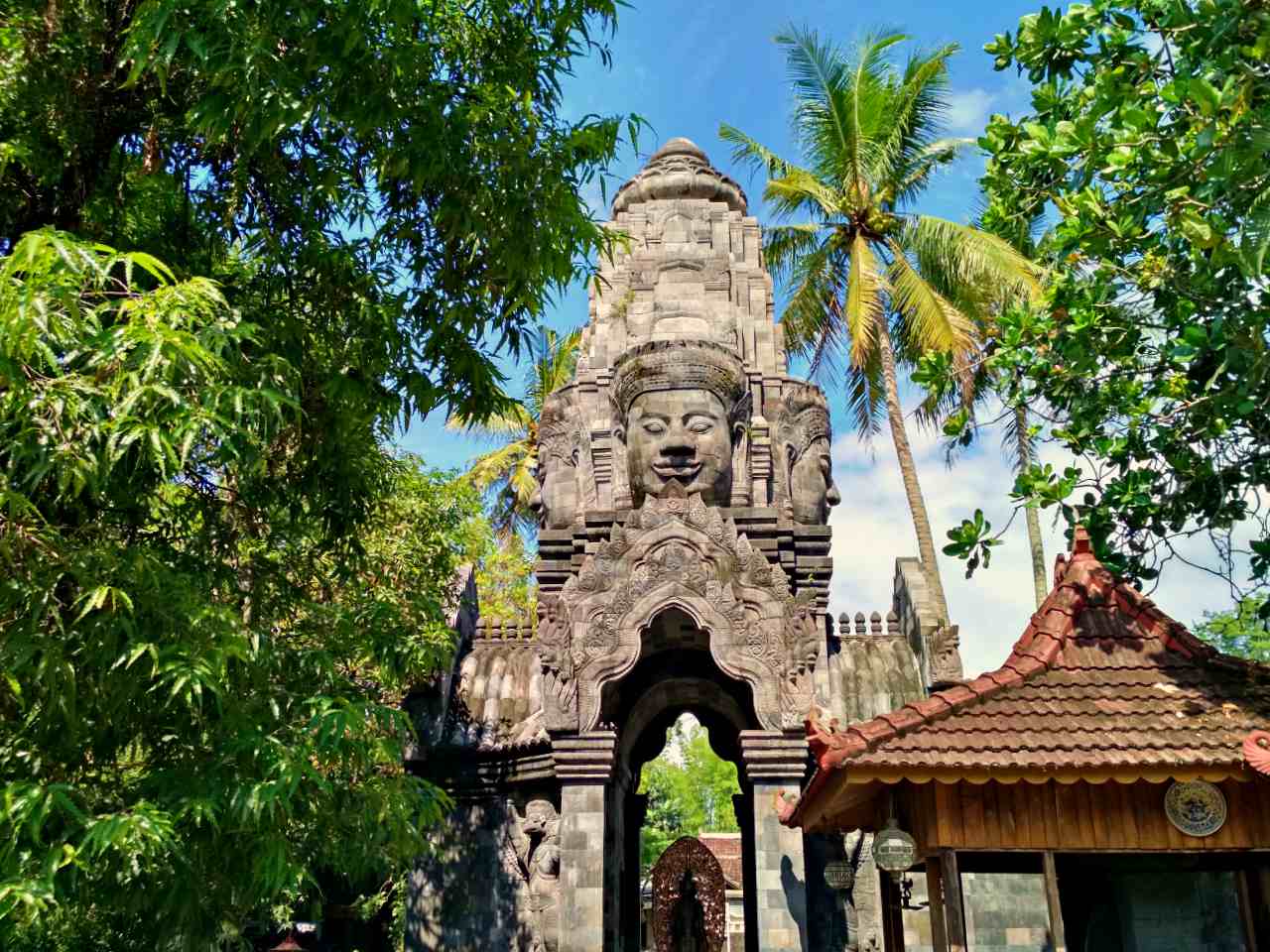 buddha face statues mendut temple