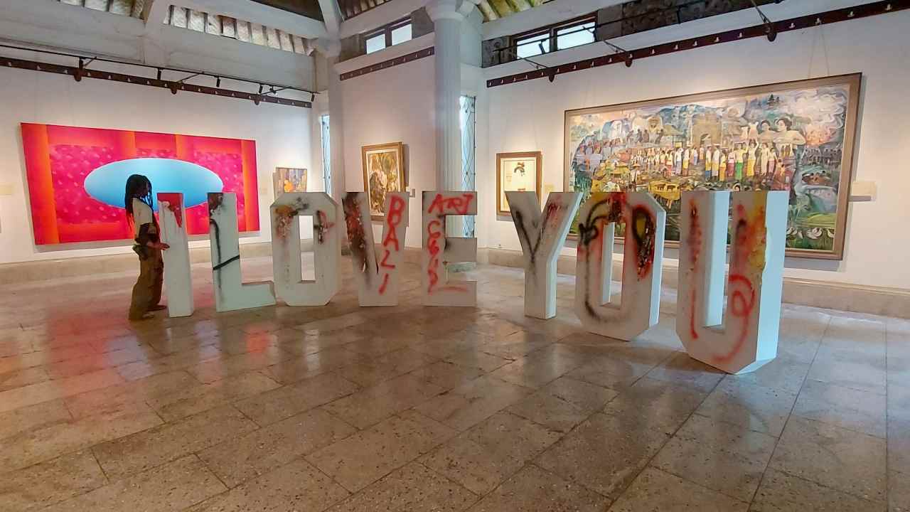 paintings display in arma museum