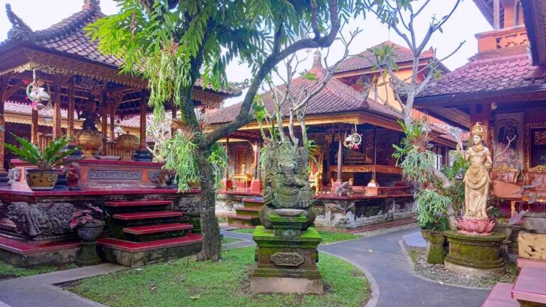 Peliatan Royal Palace Ubud & Dance Performance - Idetrips