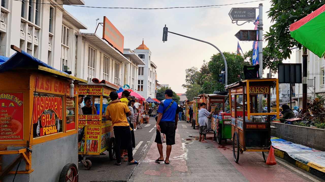 street food cart Jakarta old town