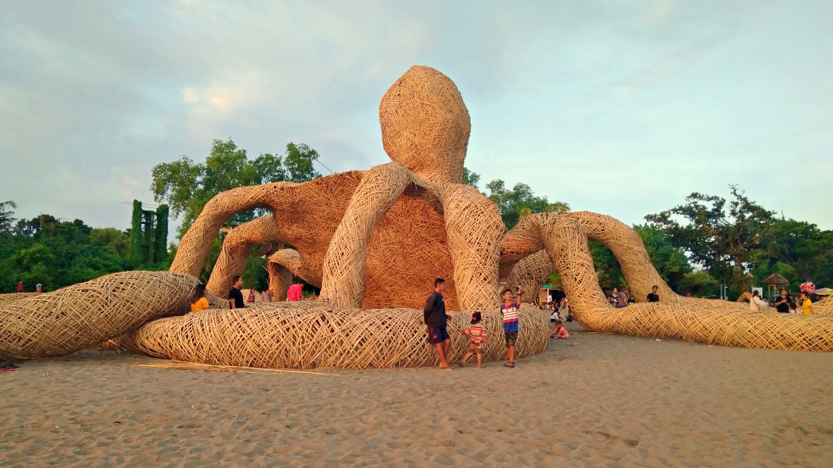 Berawa Beach Octopus Giant Crafting