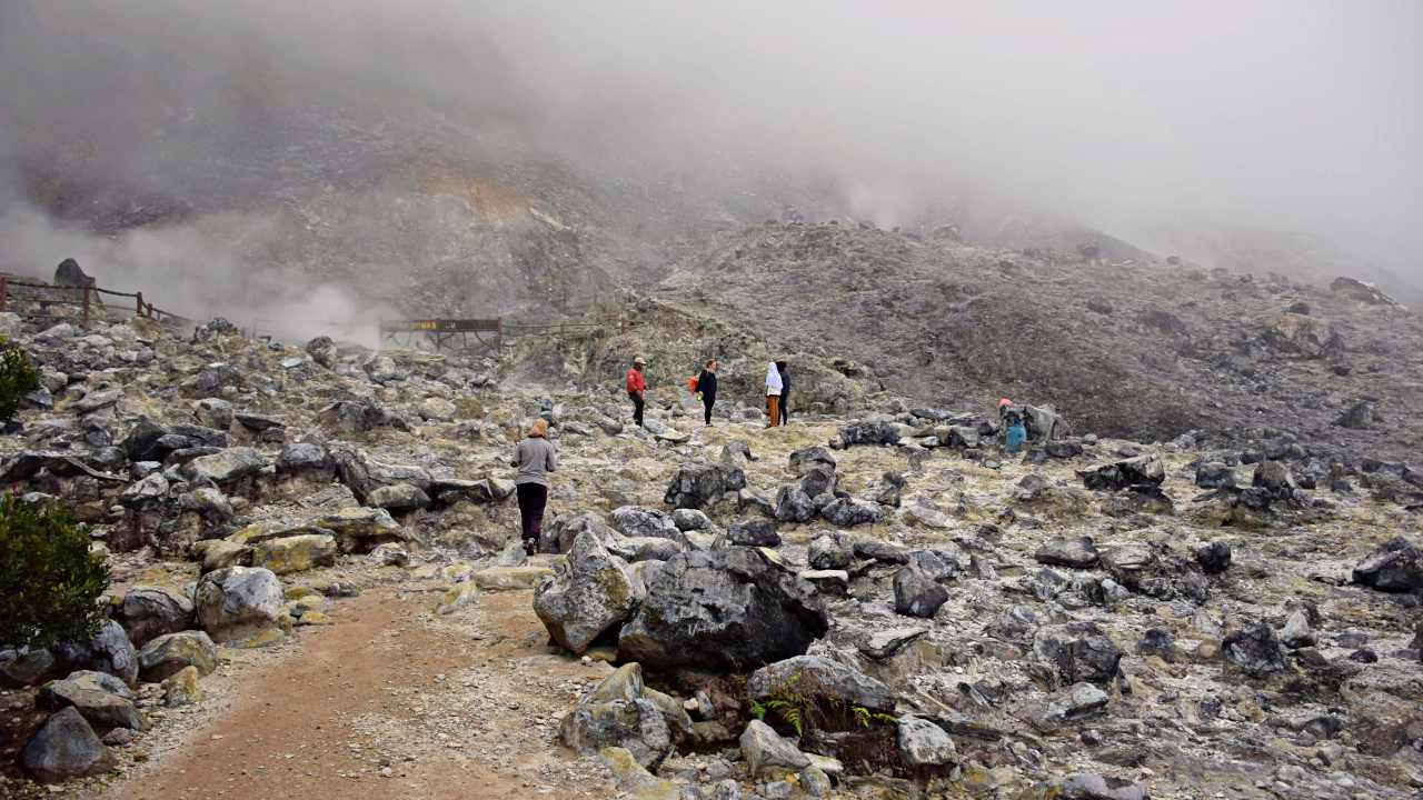 dompas crater tangkuban parahu