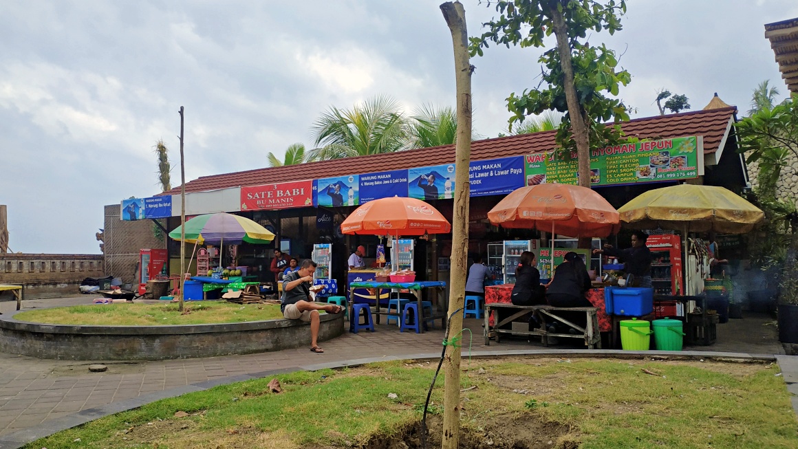 local food vendors near the beach