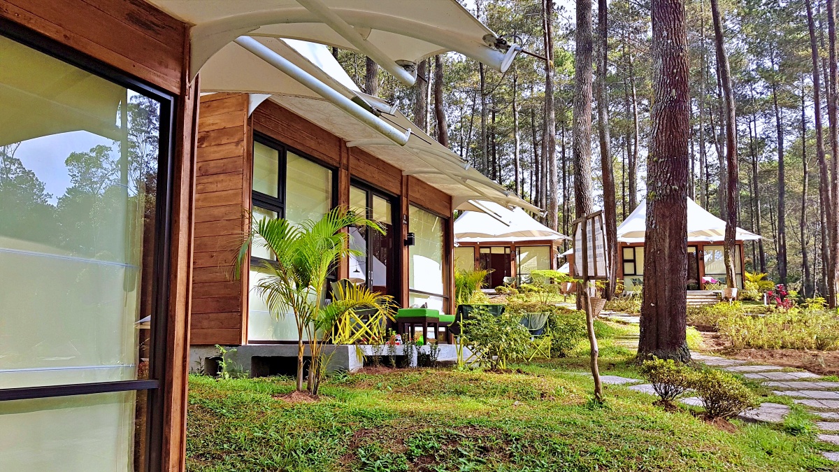 Grafika Cikole Lodge with balcony