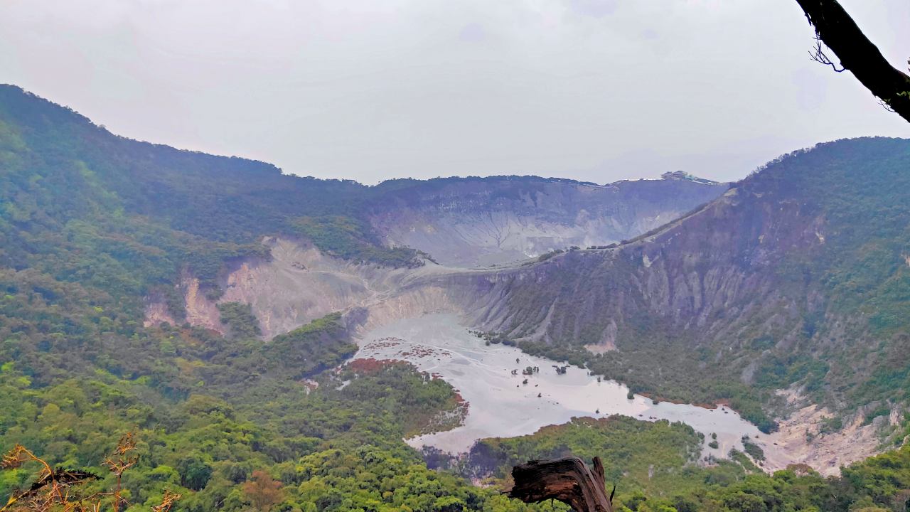 upas hill tangkuban perahu 