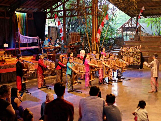 Saung Angklung Udjo Attraction & Entrance Fee - IdeTrips
