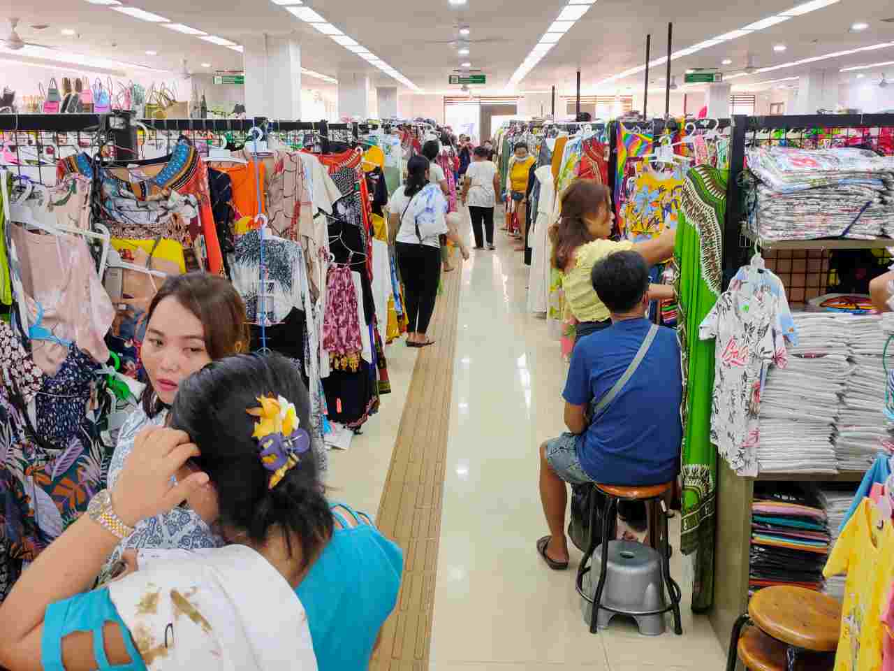 sukawati art market clothing area 