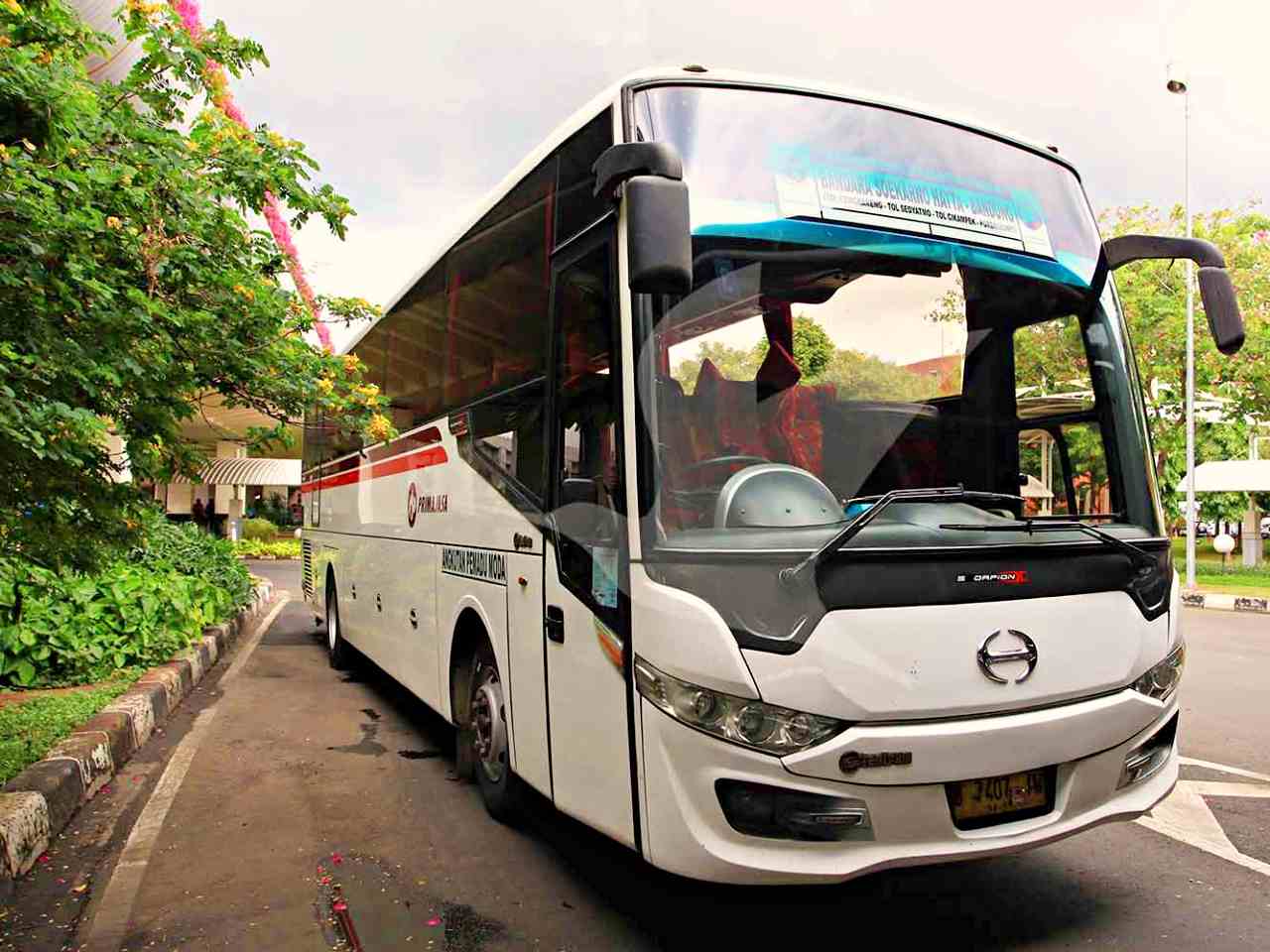 jakarta airport to bandung by primajasa bus 
