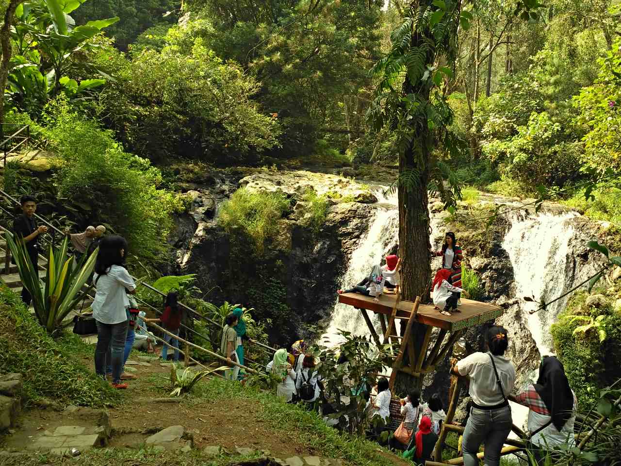 waterfall photo spot