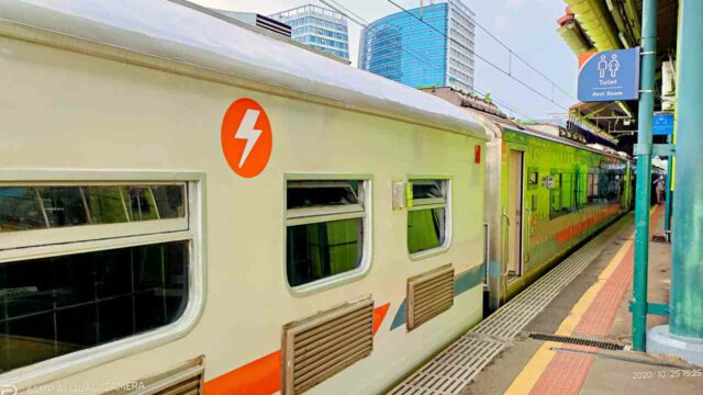 gambir station long distance train