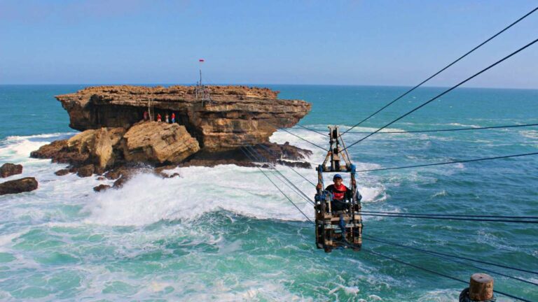 Timang Beach Gondola Extreme Ride & Bridge - IdeTrips