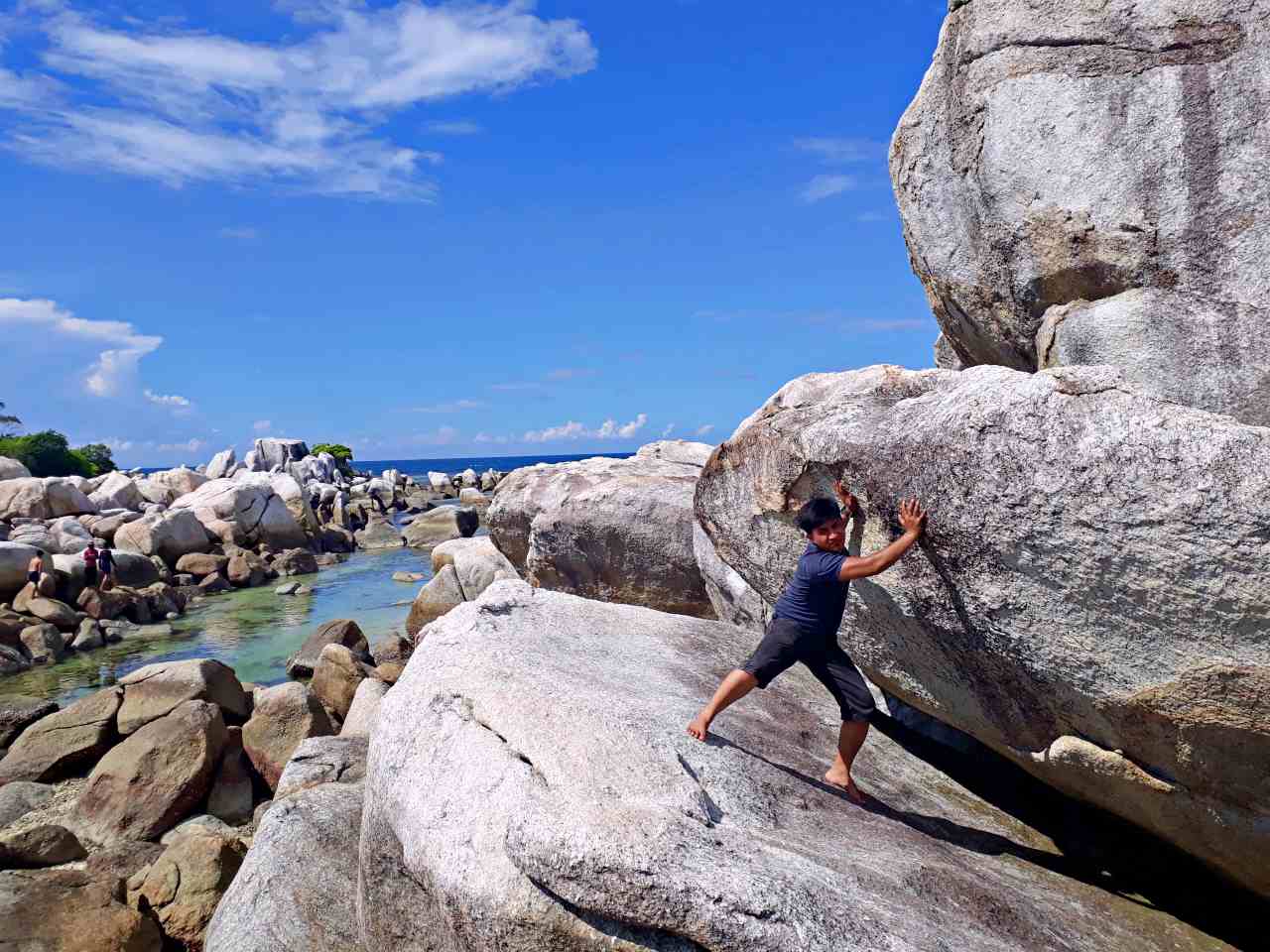 granite rock in lengkuas island